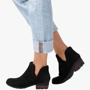 Sorel Lolla Cut‎ Out Boots 9.5